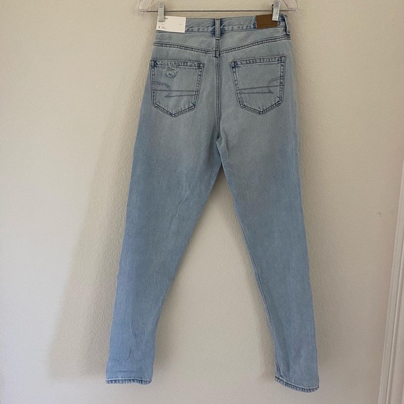 BRAND NEW WITH TAGS light wash mom jeans - Picture 2 of 2